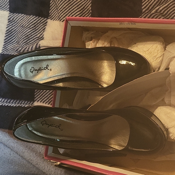 Shoes - Picture 4 of 5